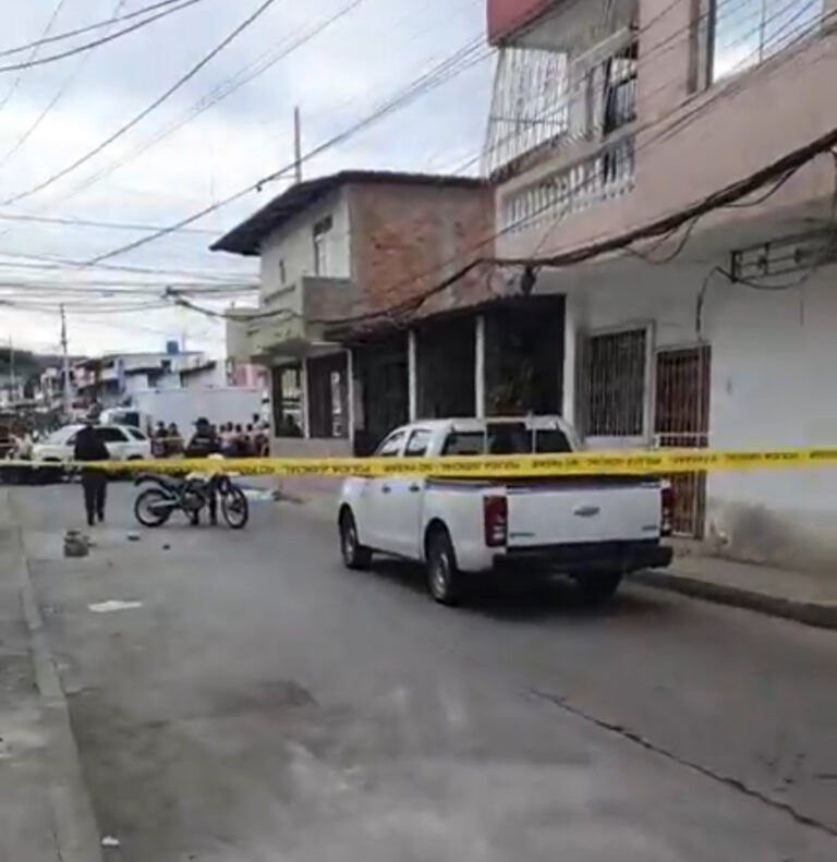 JOVEN DE 17 AÑOS FUE ASESINADO A TIROS A LA SALIDA DE CENTRO COMERCIAL EN MANTA