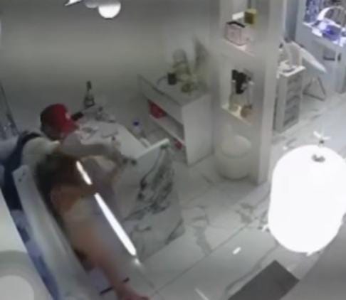 DOS MUJERES ENFRENTARON A UN DELINCUENTE EN EL SUR DE GUAYAQUIL