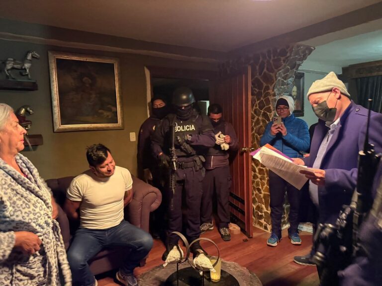 OPERATIVO EN TRES PROVINCIAS DEJA 17 DETENIDOS, INCLUIDO EL ALCALDE DE PUJILÍ