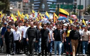 PRESIDENTE NOBOA ENCABEZA MARCHA HACIA LA CORTE CONSTITUCIONAL EN DEFENSA DE LEYES CONTRA LA INSEGURIDAD